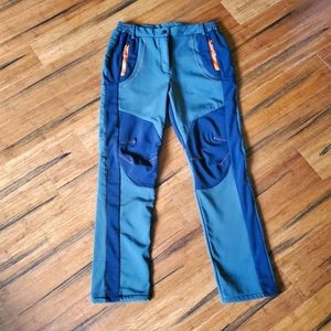 NWOT. Windstopper Outdoor Windproof and Very Water Resistant Pants.